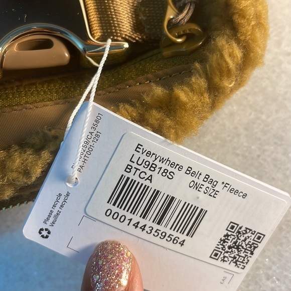 Lululemon Everywhere Belt Bag Fleece Burnt Caramel BTCA One Size NWT NEW - Picture 3 of 14